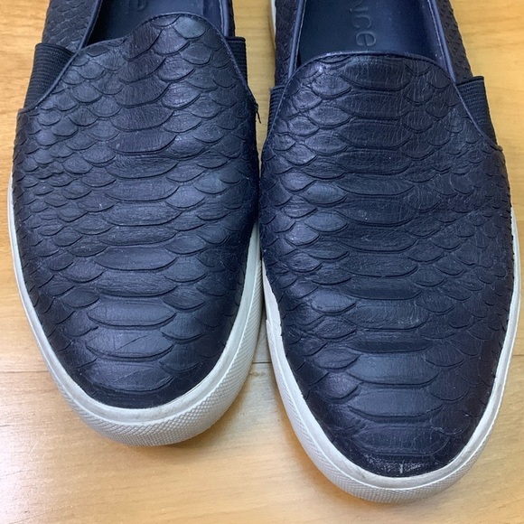 Vince Blair Navy Python Sneakers Women's 7/37.5 Slip On Round Toe Platform GUC - Picture 10 of 11